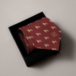 Ruw Collie Dogs Pattern Monogramed Stropdas<br><div class="desc">Ruwe Collie-honden patroon op een klassieke rode achtergrond. Pas het aan met een monogram zodat het de perfecte is van een soort geschenk. Op zoek naar een andere kleur? Geen probleem! Klik op de knop "Aanpassen" en selecteer de achtergrondkleur van uw keuze.</div>