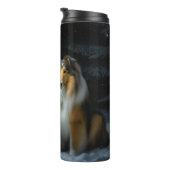 Ruw Collie Snowy Sleigh Kerstmisdecor Thermosbeker (Geroteerd rechts)
