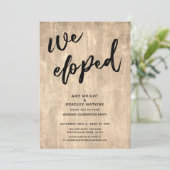 Ruw hout informeel wij zijn gevlucht trouwreceptie kaart (Staand voorkant)