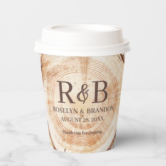 Ruw houten gesneden monogram verlovings- en trouw- papieren bekers (Voorkant)