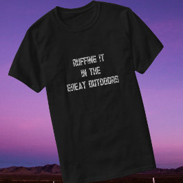 Ruw leven in de grote buitenlucht Wandelende hond T-shirt