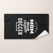 Ruw mam van een Geweldige voetbalspeler Handdoek (Handdoek)