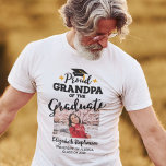 Ruw opa van de afstuderen fotonaam T-Shirt<br><div class="desc">Celebrate your grandson's or grandaughter's graduation with this modern t-shirt featuring a "Proud GRANDPA of the Graduate" caption in black contemporary funts decorated with a grad cap with a golden tassel. Easily customize this t-shirt with a picture of the graduate, the graduation year, and the school s name by editing...</div>