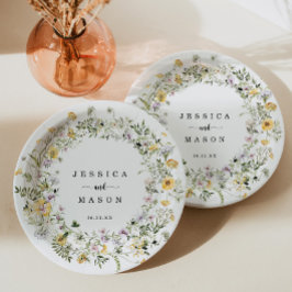 Ruw papieren bord met wilde bloemen