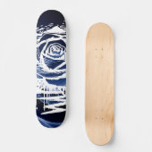 Ruw Roos Graffiti Kunst – Witte Drip Roos op Blauw Persoonlijk Skateboard (Voorkant)