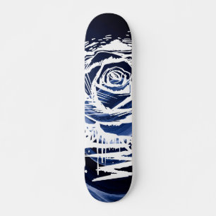 Ruw Roos Graffiti Kunst – Witte Drip Roos op Blauw Persoonlijk Skateboard