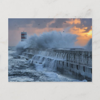 Ruw zee in Porto, Portugal Briefkaart