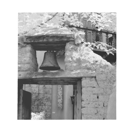 Ruwe adobe bel in entree, Santa Fe, New Notitieblok (Voorkant)