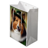 Ruwe Collie Dog in St. Patrick's Day Dress Medium Cadeauzakje (Voorkant Gekanteld)