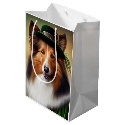 Ruwe Collie Dog in St. Patrick's Day Dress Medium Cadeauzakje (Achterkant Gekanteld)