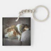 Ruwe collie op een stoel sleutelhanger (Achterkant)