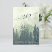 Ruwe groene dennenbomen bergbos bruiloft RSVP kaartje (Staand voorkant)
