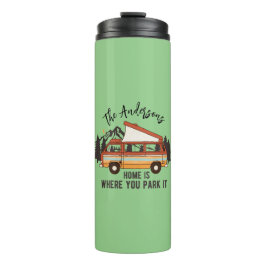 RV Camping Trailer Home is waar u het parkeren Thermosbeker