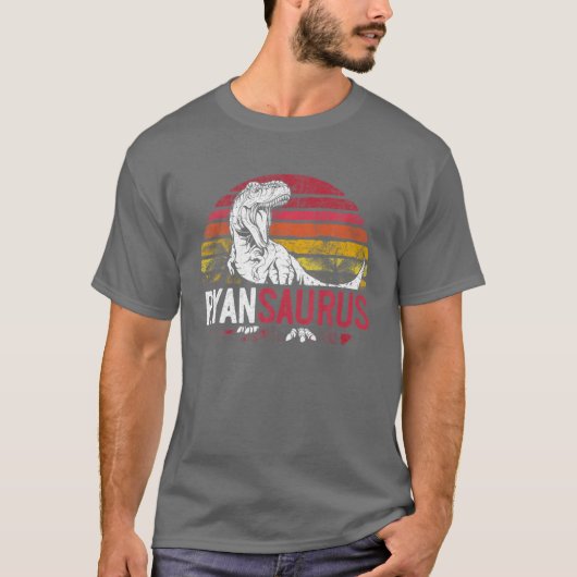Ryan Saurus Funny Personalized Dinosaur T Rex Name T-shirt (Voorkant)