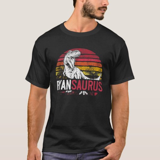 Ryan Saurus Funny Personalized Dinosaur T Rex Name T-shirt (Voorkant)