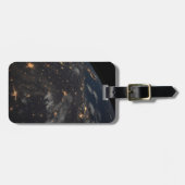 's Avonds licht de stad op de planeet aarde Bagagelabel (Voorkant horizontaal)