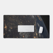 's Avonds licht de stad op de planeet aarde Bureaumat (Keyboard & Muis)