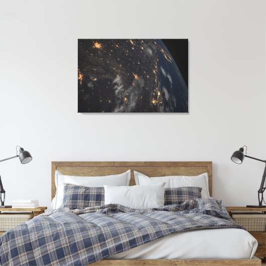 's Avonds licht de stad op de planeet aarde Canvas Afdruk (Insitu (Slaapkamer))