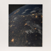 's Avonds licht de stad op de planeet aarde Legpuzzel (Verticaal)