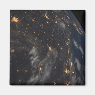 's Avonds licht de stad op de planeet aarde Magneet