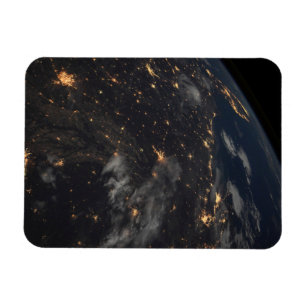 's Avonds licht de stad op de planeet aarde Magneet