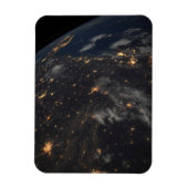 's Avonds licht de stad op de planeet aarde Magneet (Verticaal)