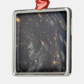 's Avonds licht de stad op de planeet aarde Metalen Ornament (Links)