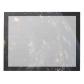 's Avonds licht de stad op de planeet aarde Notitieblok (Voorkant)