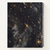 's Avonds licht de stad op de planeet aarde Notitieboek (Achterkant)