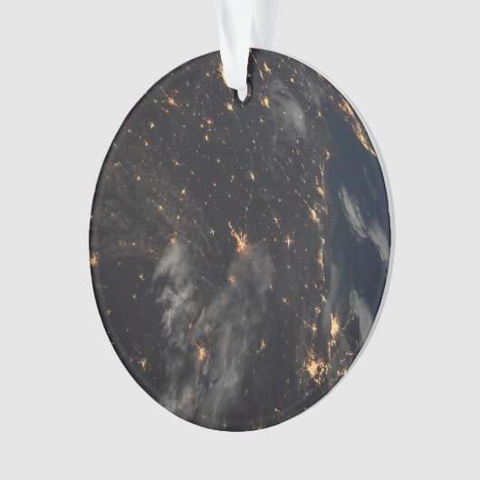 's Avonds licht de stad op de planeet aarde Ornament (voorkant)