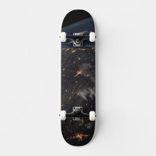 's Avonds licht de stad op de planeet aarde Persoonlijk Skateboard (Voorkant)