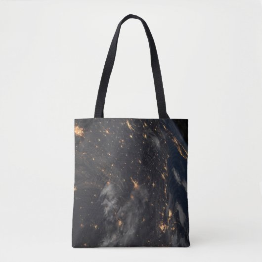 's Avonds licht de stad op de planeet aarde Tote Bag (Voorkant)