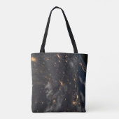 's Avonds licht de stad op de planeet aarde Tote Bag (Achterkant)