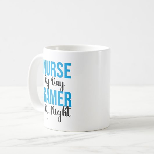 's Nachts zuster tegen dag gamer Koffiemok (Voorkant links)