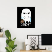 S-poo-ky Funny Ghost Poop Pun Dark BG Poster (Thuiskantoor)