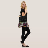 's Werelds Beste Mam Elegant Donker Moody Floral Tote Bag (Op model)