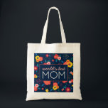 'S Werelds Beste Mam Gift Bloemen Blauw Roze Tote Bag<br><div class="desc">Vertel de moeder in je leven dat ze de beste is met deze moderne bloemenboodschappentas met bloemen en bladeren in blauw,  koraal,  geel en roze en de zin "'s werelds beste moeder". Tekst kan worden aangepast. Perfect voor Moederdag,  verjaardagen en meer. Onderdeel van een collectie van Parcel Studios.</div>