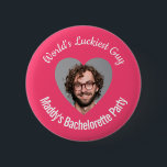 's Werelds gelukkigste Guy Bachelorette Party Hot  Ronde Button 5,7 Cm<br><div class="desc">Vier de liefde en humor van het binnenkort getrouwde stel met onze "World's Lucky Guy" Bachelorette Party Badge Pin! Dit amusante en gepersonaliseerde accessoire is de perfecte aanvulling op elk vrijgezellenfeest,  en voegt een vleugje plezier en speelsheid toe aan de festiviteiten.</div>