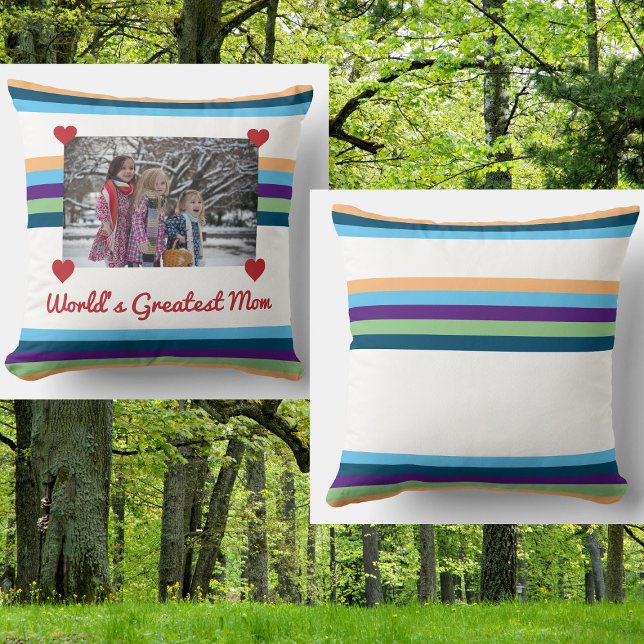 's Werelds grootste mams-liefdesfoto's met kleuren Kussen (World's Greatest Mom! Personalized pillow for Mother's Day w/ a photo help up by red hearts. Elegant)