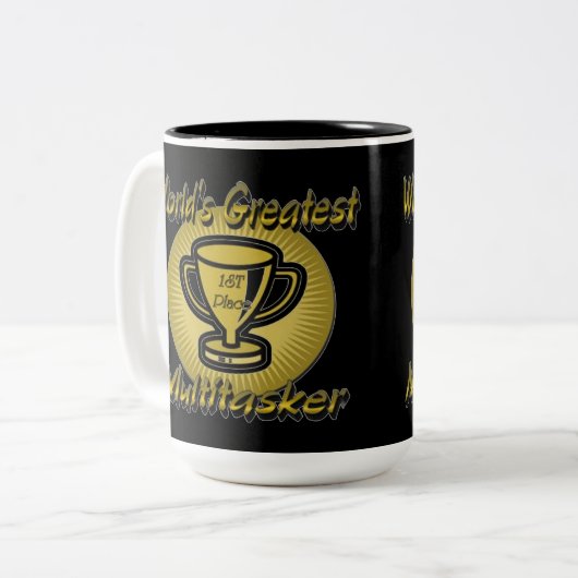 's Werelds grootste Multitasker Trophy Tweekleurige Koffiemok (Voorkant links)