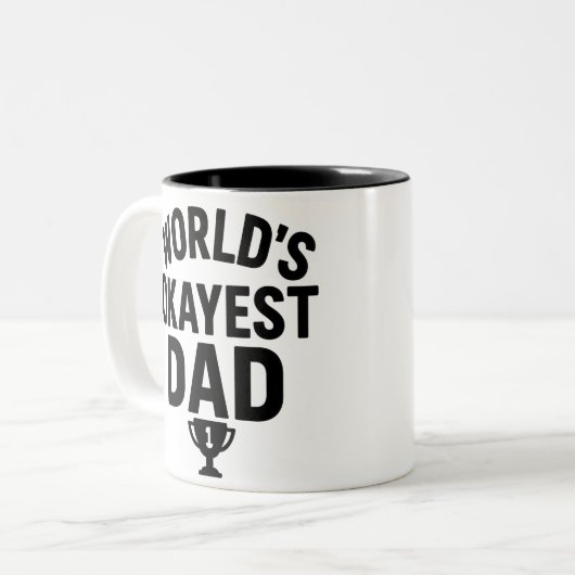 's Werelds Okayest Dad Funny Vaderdag Tweekleurige Koffiemok (Voorkant links)