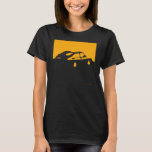Saab 900 SPG/Aero - Geel op donker shirt<br><div class="desc">Saab 900 SPG/Aero klassiek - in geel voor donkere shirten. Klik op de knop "Kies uw stijl en kleur" om de kledingkleur en -stijl te wijzigen in alles wat u wilt.</div>