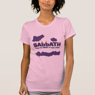 Sabbat met kaarsen- Geniet van de rest van uw week T-shirt