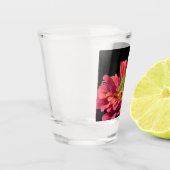 Sabelsprinkhaan op Zinnia Shot Glas (Links)