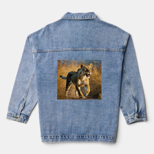Sabeltand-Gevlekte Leeuwin-Hinderlaag – Roofdier v Denim Jacket (Achterkant)