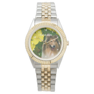 Sable Collie Dog en de Gele Bloemen gepersonalisee Horloge