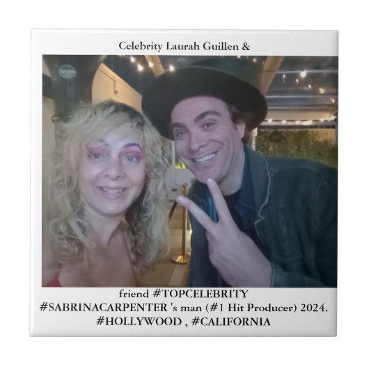 #SABRINACARPENTER's #PRODUCER met #LAURAHGUILLEN Tegeltje (Voorkant)