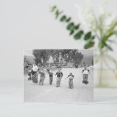 Sack Race, 1940 Briefkaart (Staand voorkant)