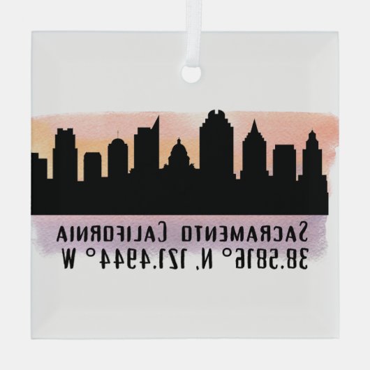 Sacramento CA City Skyline Glass Ornament (Achterkant)