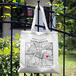 Sacramento Liefde Locator | Stadsplattegrond Bruil Tote Bag<br><div class="desc">Een leuke canvas tas voor een bruiloft of een andere gelegenheid die plaatsvindt in de prachtige stad Sacramento, Californië. Dit tas beschikt over een overhead kaart van het centrum van de stad in een zwart omzoomde boxteler. Op de top zit een korte welkomstgroet en de naam van de stad. Aan...</div>